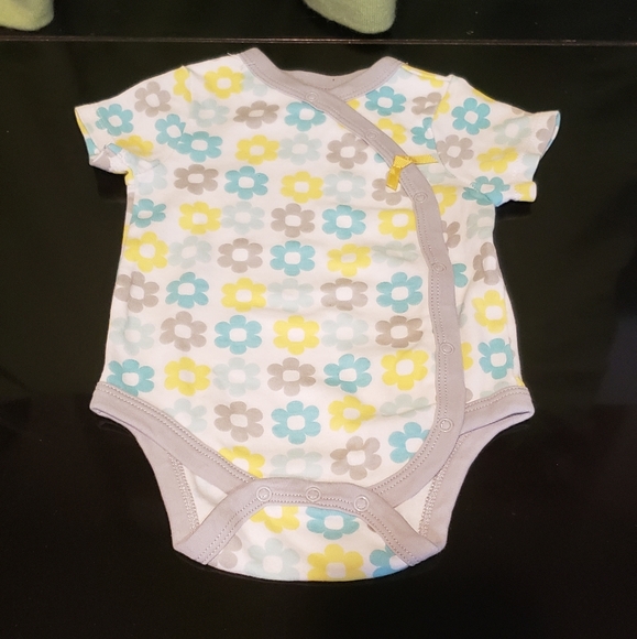 Emily & Oliver Rabbit Bear & offspring Floral Onesie Bundle - Picture 6 of 7